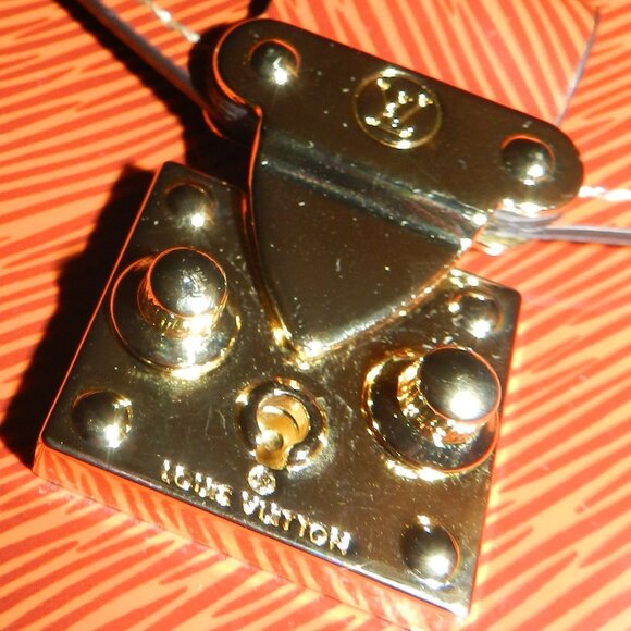 Louis Vuitton Pochette Metis Shiny Leather Reverse Monogram Bag 📦🏃🏻💨⚡🚚 - Picture 7 of 16